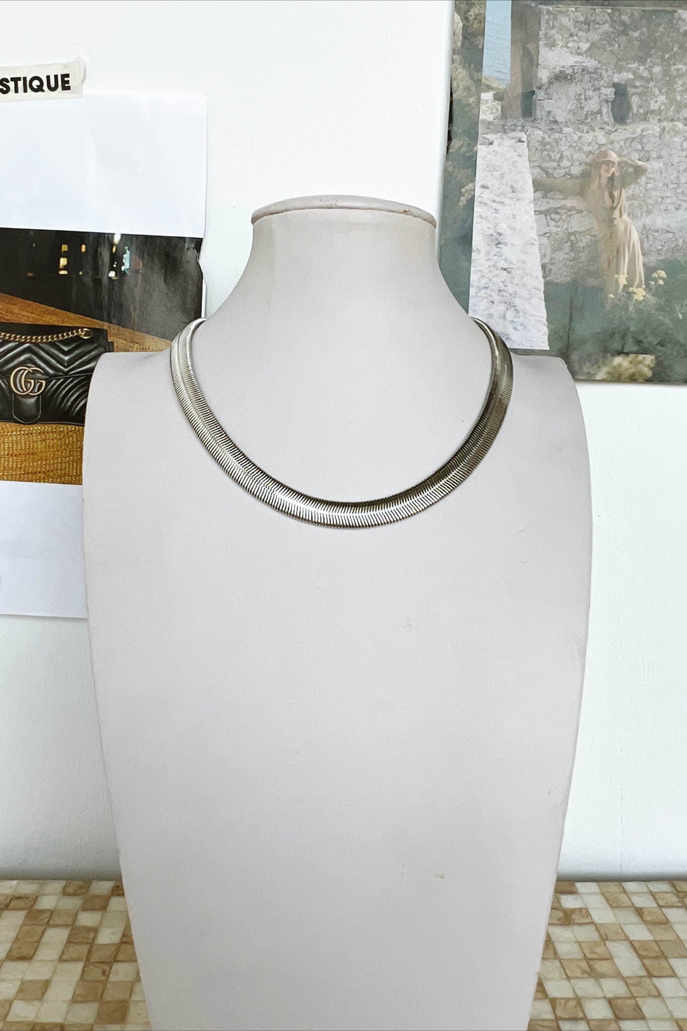 thick-chain-necklace-choker-silver.jpg